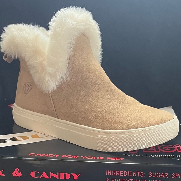 Rock & Candy by Zigi tan chukka boot in size 7 US. - Picture 7 of 8